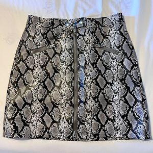 BLANK NYC Snakeskin Mini Skirt Size 24